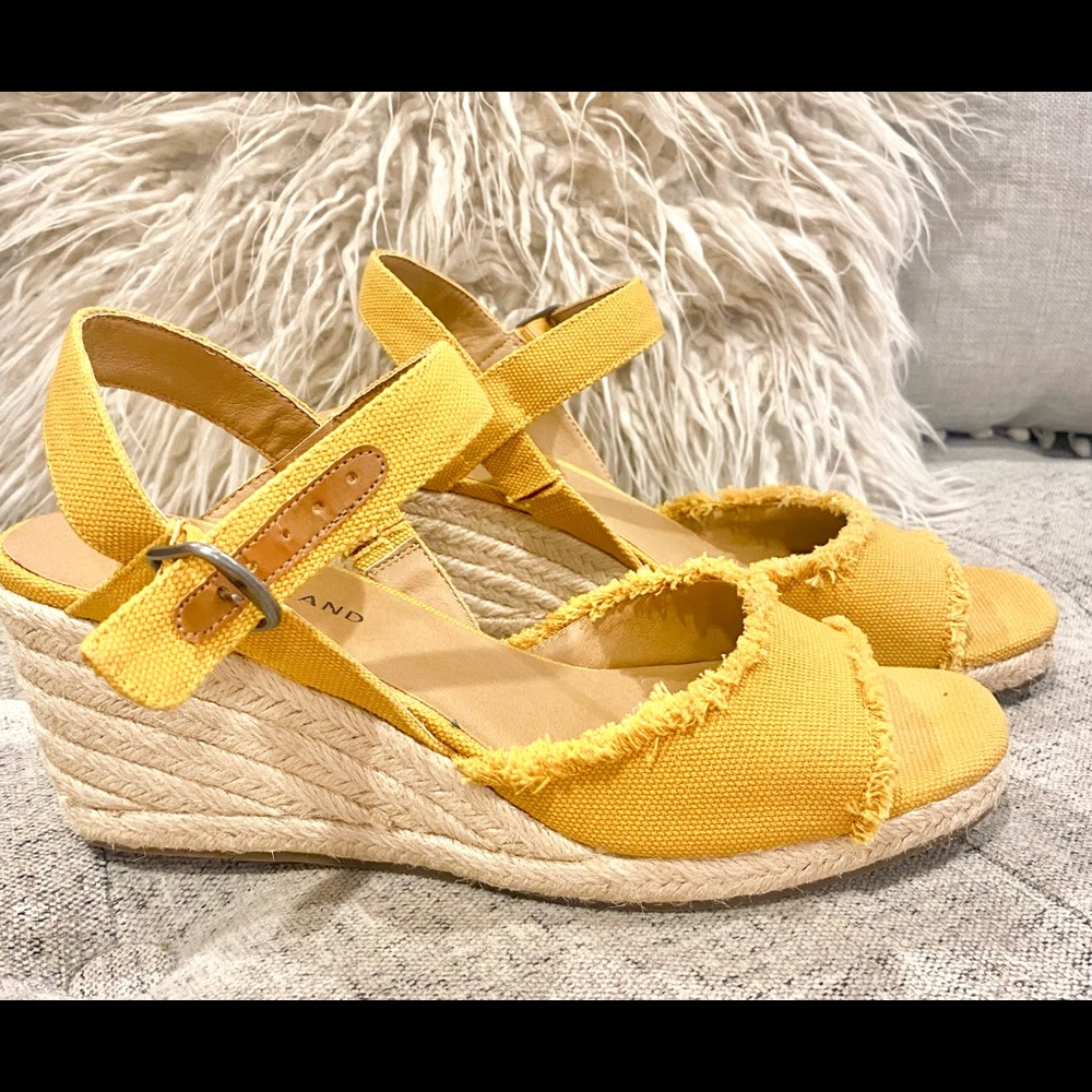 Lucky Brand Mustard Wedges
